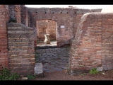 03330 ostia - regio i - insula iii - caseggiato dei molini (i,iii,1) - raum (7) - bli in raum (19) - ri westen - 01-2024.jpg